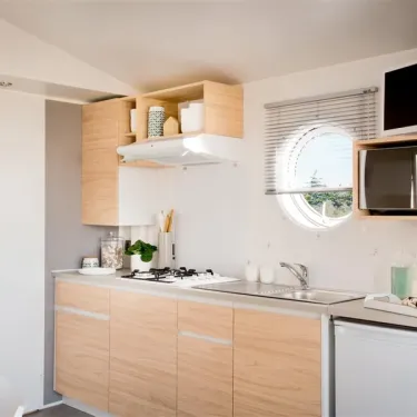 Mobil Home Samoa 2 Chambres 4 Personnes - Cuisine moderne - Camping La Touesse