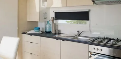 Cuisine moderne du Mobil Home Premium 3 Chambres 6 Personnes 35m² - Camping Paradis de Rhuys