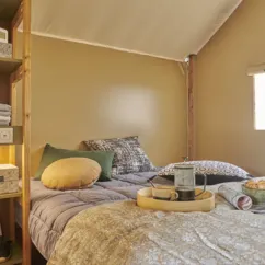 Intérieur de la Tente Lodge 2 Chambres 4 Personnes, Camping Paradis de Rhuys