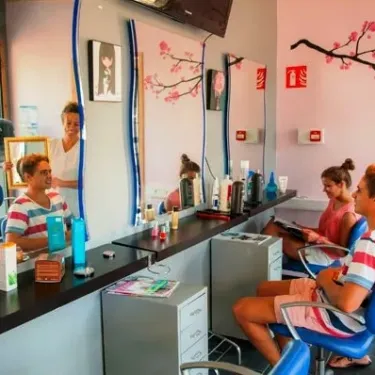Photo camping Atlantique Club Montalivet : salon de coiffure avec miroirs