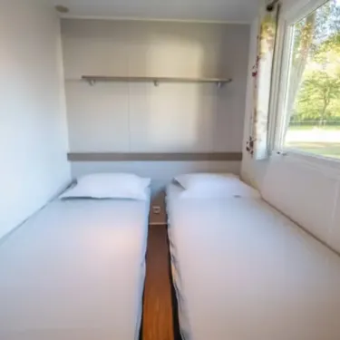 Chambre avec deux lits simples - Mobil Home Comfort 3 Chambres 6 Personnes - Camping Le Ried
