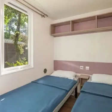 Chambre du Mobil Home Comfort 3 Chambres 6 Personnes - Camping Ty Nadan