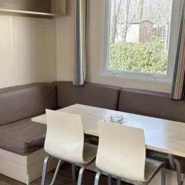 Coin repas du Mobil Home Comfort 3 Chambres 6 Personnes - Camping Ty Nadan