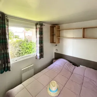 Chambre dans le Mobil Home Equilibre 3 Chambres 6 Personnes, Camping Paradis L'Arada Parc