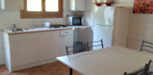 Chalet 2 Chambres 5 Personnes - Camping Fontaine du Roc : cuisine équipée