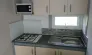 Cuisine du cottage Fontaine du Roc avec micro-ondes, plaque à gaz et évier