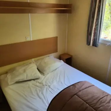 Chambre dans le cottage 2 chambres 4 personnes Camping des Bastides