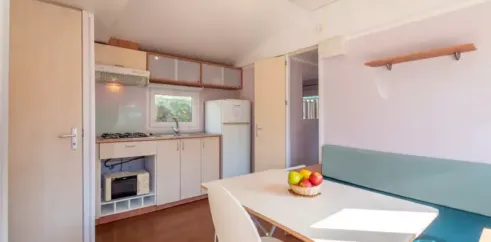 Cuisine et salle à manger du Mobil Home Aqua Viva