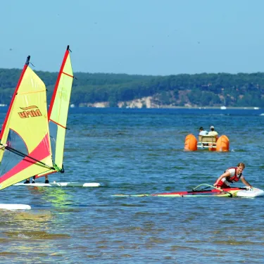 Camping La Rive : voile et kayak sur l'eau