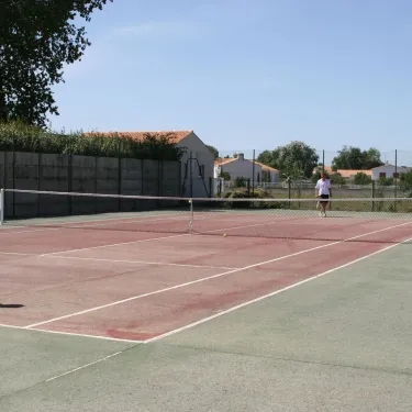 Terrain de tennis extérieur à Camping Zagarella