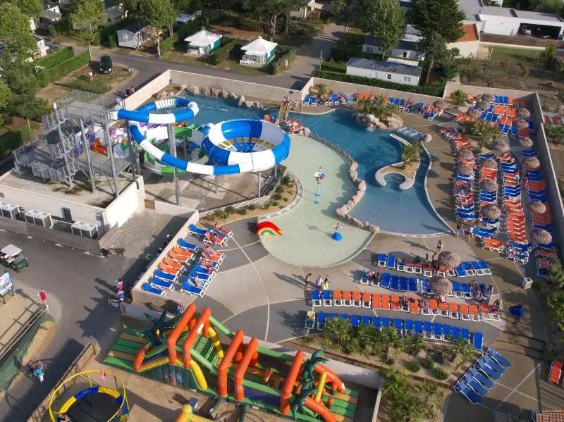 location mobil home vendee camping le trianon olonne sur mer aquatique vacances service piscine toboggan