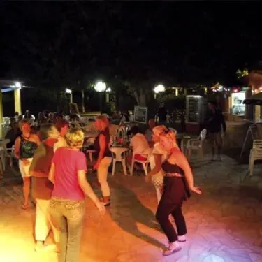 Camping La Barque : soirée dansante sous les lumières