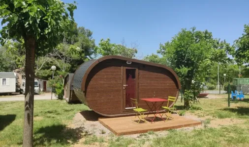 Tonneau Hobbit 1 Chambre 2 Personnes Sans Sanitaires