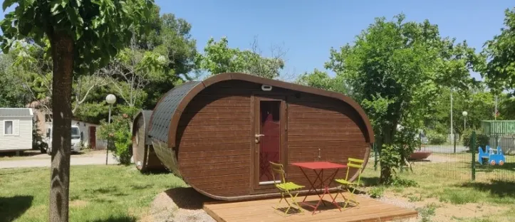 Tonneau Hobbit 1 Chambre 2 Personnes Sans Sanitaires