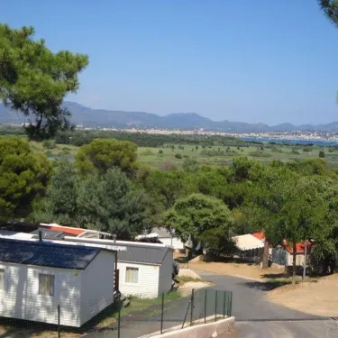 Photo camping Le Grand Calme : vue panoramique des mobile homes