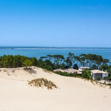 Camping Pipiou : maisons sur des dunes avec vue sur la mer