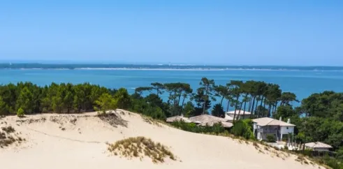 Camping Pipiou : maisons sur des dunes avec vue sur la mer