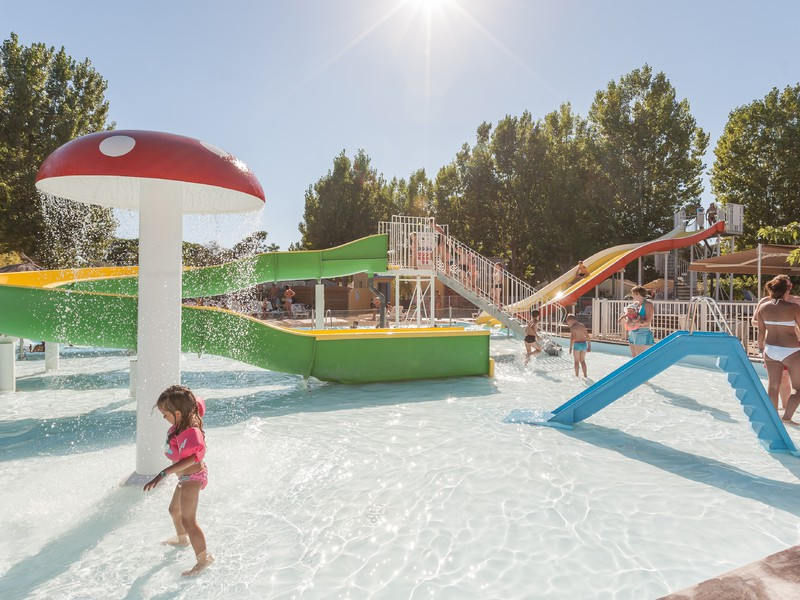 Location Camping Les Cigales Hebergement En Languedoc