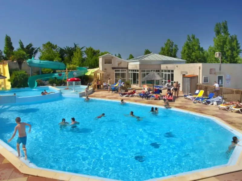 bois soleil olonne sur mer piscine exterieur aquatique vacances