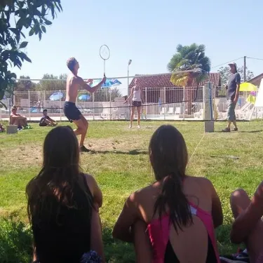 Jeux de badminton au Camping Des Etangs