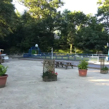 Camping Bela Basque - espace jeux et pique-nique