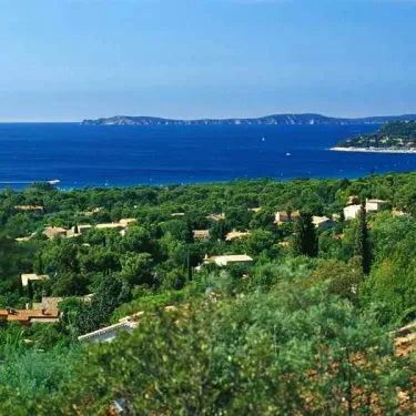 Camping Le Parc des Chênes avec vue sur la mer et forêt