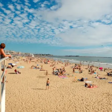 Photo camping Les Paludiers avec plage et visiteurs