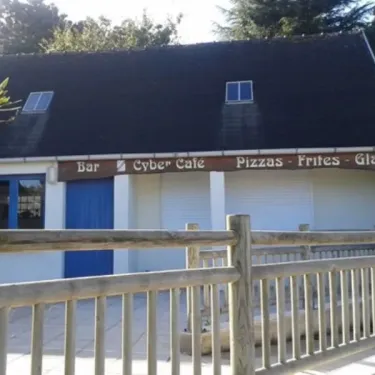 Camping Port de la Chaine : bar cyber café avec enseigne 