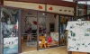 Camping Le Pré Cathare : boutique de loisirs avec cartes et jouets