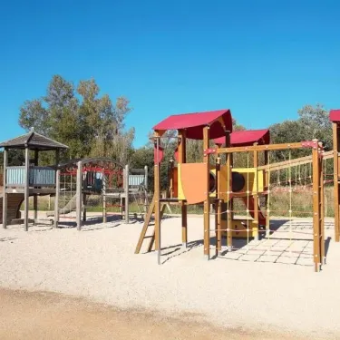 Parc d'attractions pour enfants au Camping Le Vorlen