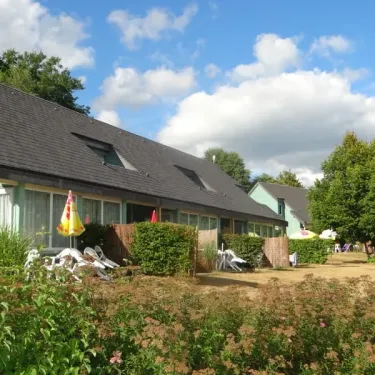 Camping Logis de Séchemailles avec mobil-homes et jardin