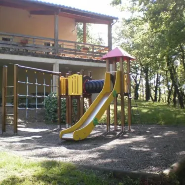 Piste de jeux pour enfants au Camping Lé Moulis