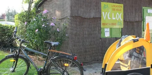 Camping Les Acacias - 37 - location de vélos avec poussette et vélo.