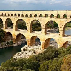 Le Pont du Gard à Nîmes, site historique proche du camping Le Verdier.