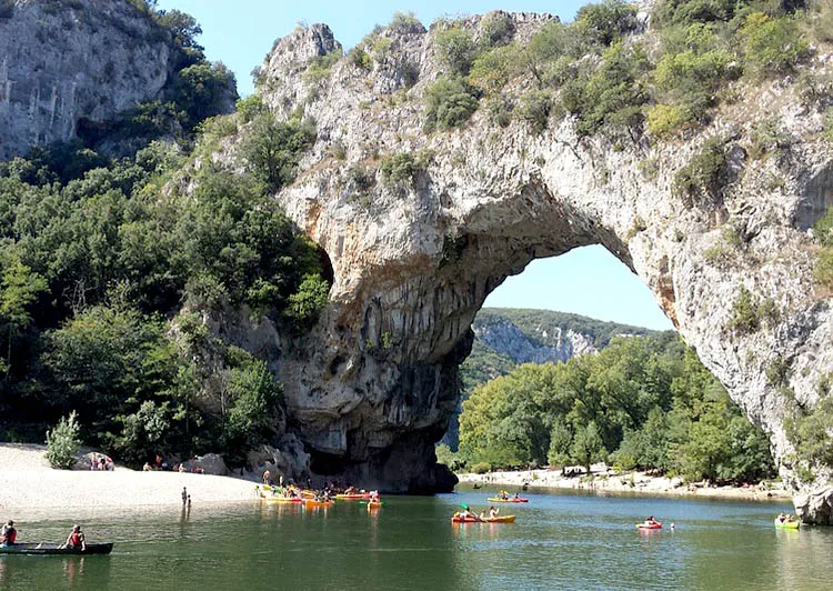 5 bonnes raisons de faire du camping en Ardèche