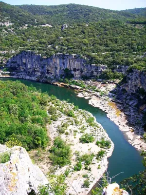 Camping près des gorges de l'Ardèche
