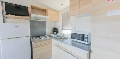 Cuisine du Mobil Home Confort+ 2 Chambres 4 Personnes et 1 Bébé - La Ferme
