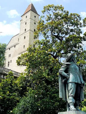 Statue de D'Artagnan, Tour d'Armagnac, Auch