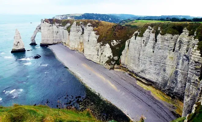 Falaises de la plage d'Etretat, Seine-Maritime