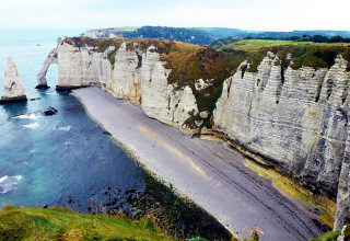 Falaises de la plage d'Etretat, Seine-Maritime