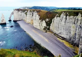 Falaises de la plage d'Etretat, Seine-Maritime