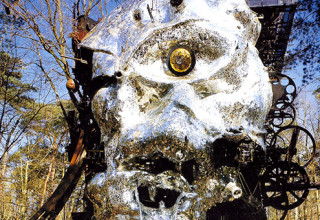 Le cyclop à Milly-la-Forêt, oeuvre de Jean Tinguely et Niki de Saint-Phalle