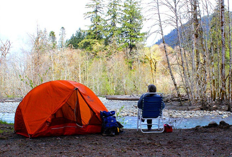 Randonnée et bivouac : 8 accessoires pour camper plus écolo - WE