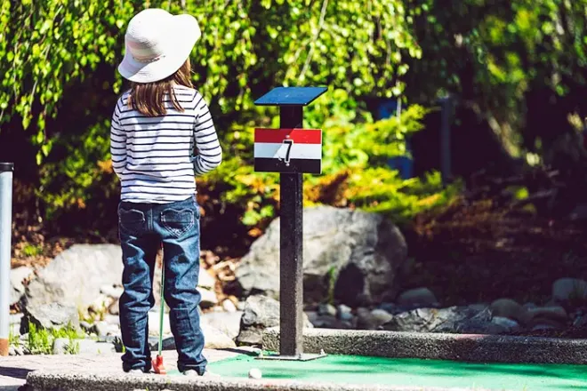 Mini-golf enfant aux alentours des grands lacs, Biscarrosse