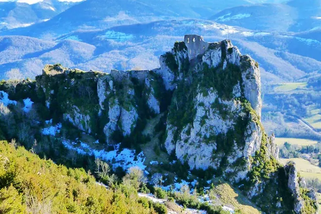 Château de Roquefixade sur les montagnes ariégeoises