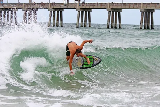 Le skimboard à la cote sur les plages manchoises !