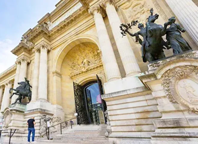 Entrée du Palais de la découverte, Paris