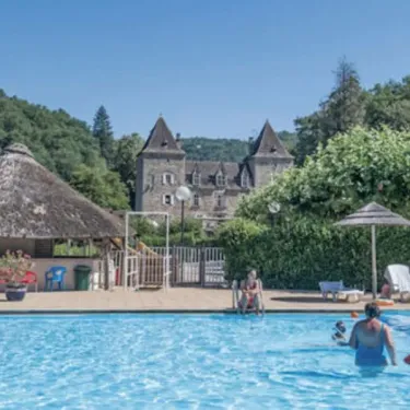 Piscine Camping Le Gibanel avec enfants et adultes
